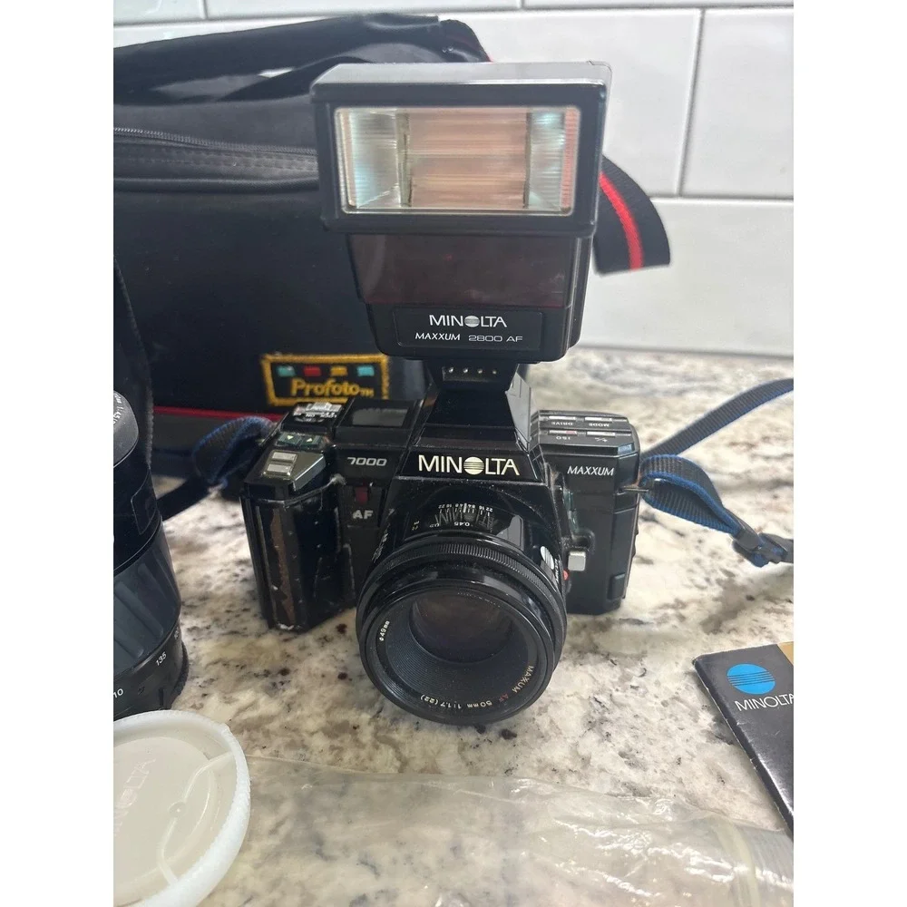 Minolta 7000 MAXXUM SLR Camera Set With Flash,‎ Lenses & Bag
